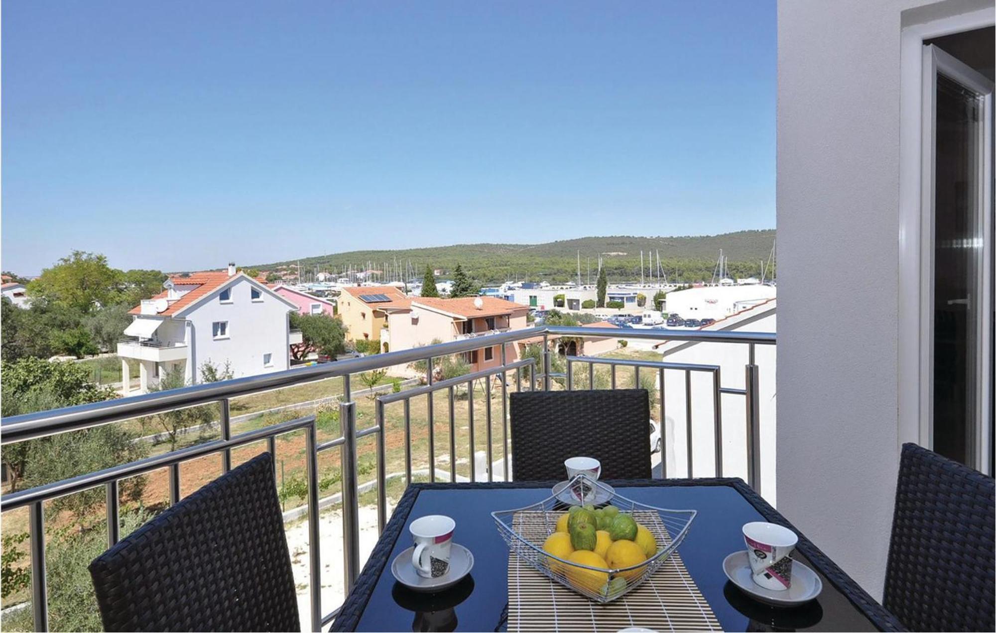 1 Bedroom Cozy Apartment In Bibinje Dış mekan fotoğraf